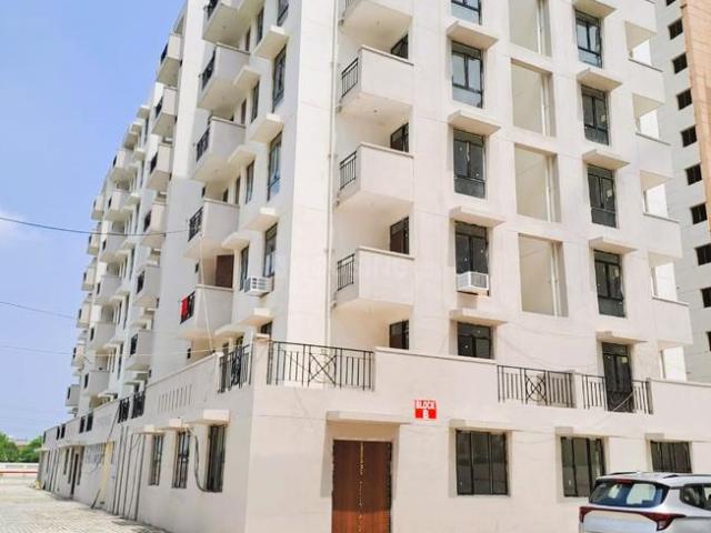 2 BHK Apartment in Sector 41 for resale Gurgaon. The reference number is 20966224