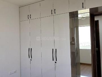 2 BHK Apartment in Sector 43 for rent Noida. The reference number is 19978429