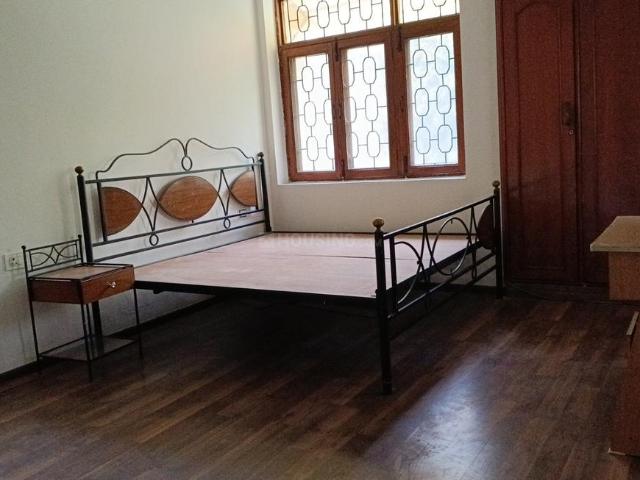 2 BHK Apartment in Sector 43 for rent Gurgaon. The reference number is 19971174