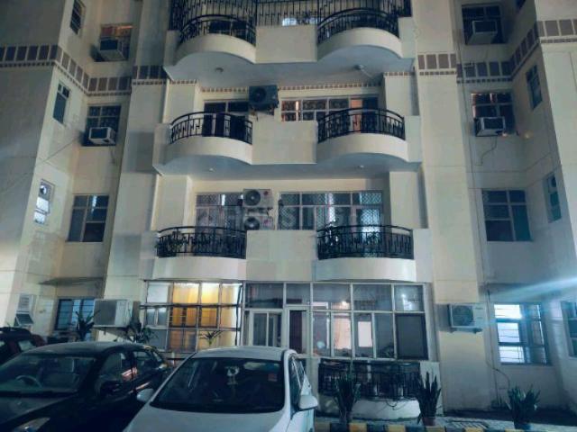 2 BHK Apartment in Sector 43 for resale Gurgaon. The reference number is 21139528