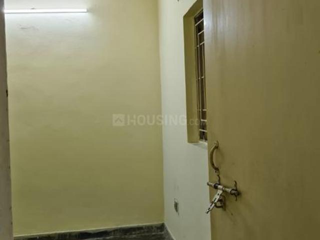 2 BHK Apartment in Sector 56 for rent Noida. The reference number is 20846087