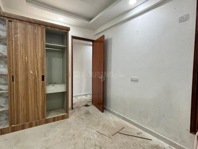2 BHK Apartment in Sector 52 for resale Noida. The reference number is 20948546