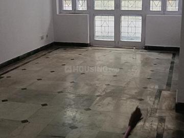 2 BHK Apartment in Sector 62 for rent Noida. The reference number is 19315054