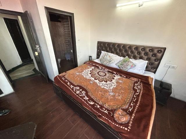 2 BHK Apartment in Sector 62 for rent Noida. The reference number is 20946203