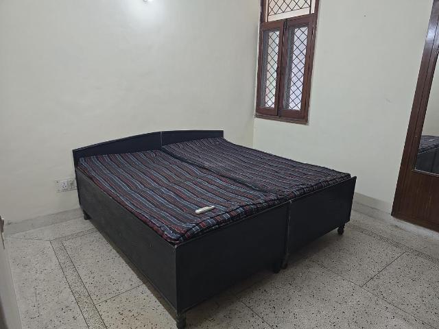 2 BHK Apartment in Sector 62 for rent Noida. The reference number is 20957798