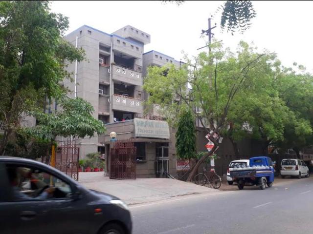 2 BHK Apartment in Sector 62 for resale Noida. The reference number is 20864028