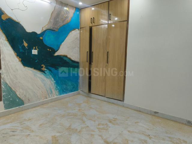 2 BHK Apartment in Sector 6 Dwarka for resale New Delhi. The reference number is 20390092