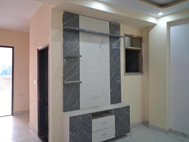 2 BHK Apartment in Sector 74 for resale Noida. The reference number is 21069596