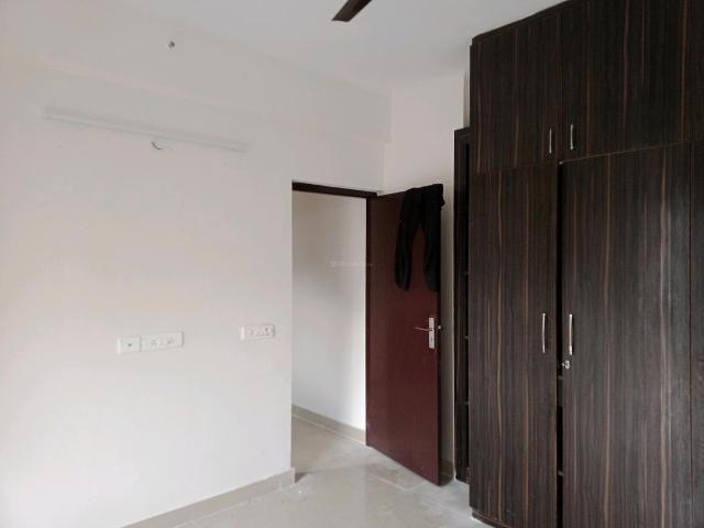 2 BHK Apartment in Sector 75 for rent Noida. The reference number is 18014836