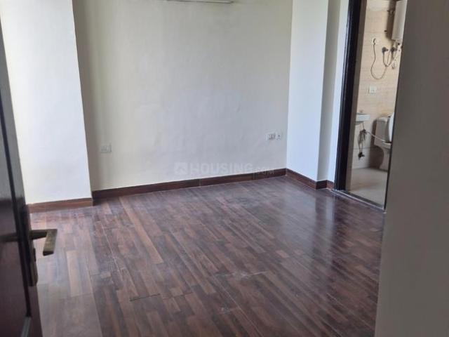 2 BHK Apartment in Sector 76 for rent Noida. The reference number is 21123807