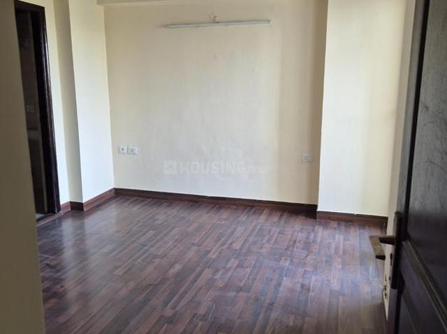 2 BHK Apartment in Sector 76 for rent Noida. The reference number is 21200443