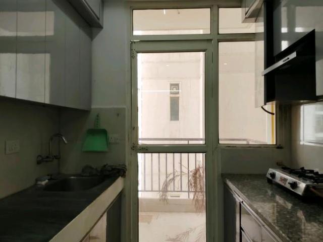 2 BHK Apartment in Sector 76 for rent Gurgaon. The reference number is 18894925