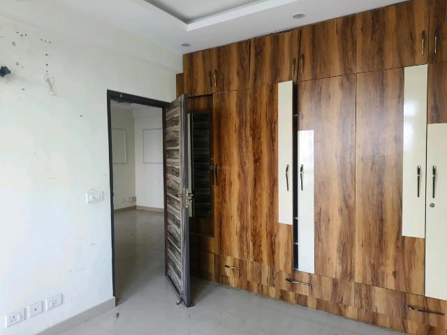 2 BHK Apartment in Sector 76 for rent Gurgaon. The reference number is 20688657