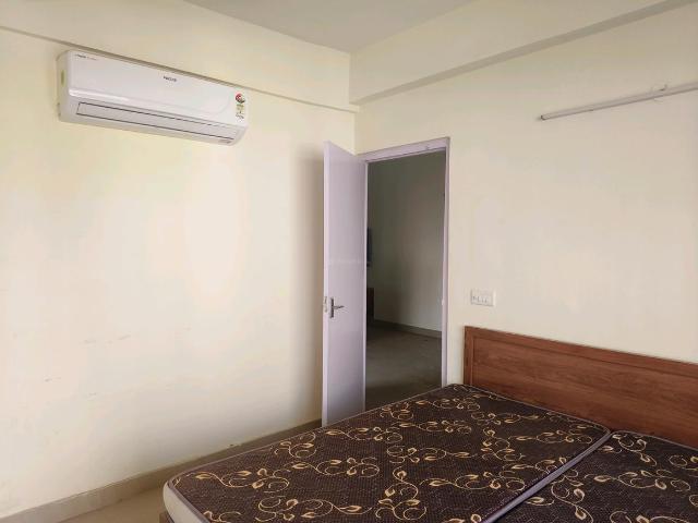 2 BHK Apartment in Sector 76 for rent Gurgaon. The reference number is 20688666