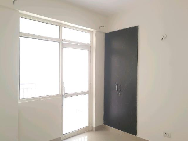 2 BHK Apartment in Sector 76 for rent Gurgaon. The reference number is 21021590