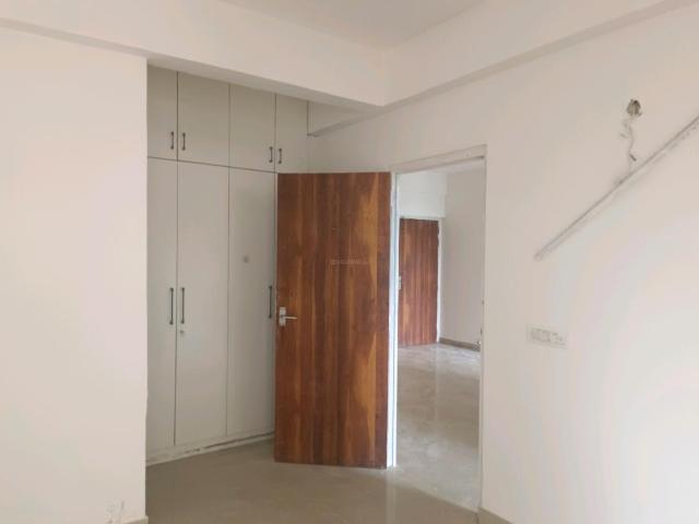 2 BHK Apartment in Sector 76 for rent Gurgaon. The reference number is 21021624