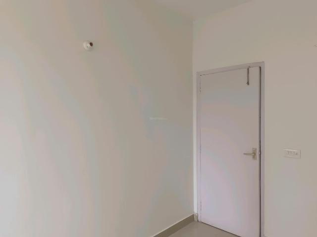 2 BHK Apartment in Sector 76 for rent Gurgaon. The reference number is 21021633