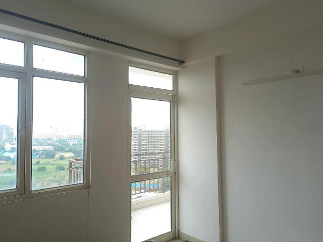2 BHK Apartment in Sector 76 for rent Gurgaon. The reference number is 21021636