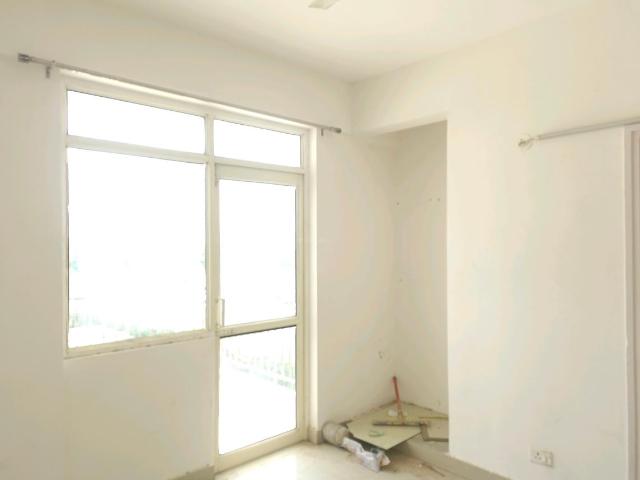 2 BHK Apartment in Sector 76 for rent Gurgaon. The reference number is 21021641