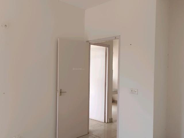 2 BHK Apartment in Sector 76 for rent Gurgaon. The reference number is 21021647