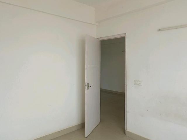 2 BHK Apartment in Sector 76 for rent Gurgaon. The reference number is 21021650