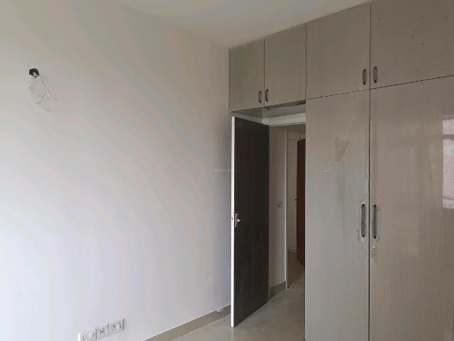 2 BHK Apartment in Sector 76 for rent Gurgaon. The reference number is 21021665