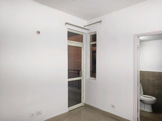 2 BHK Apartment in Sector 76 for rent Gurgaon. The reference number is 21021091