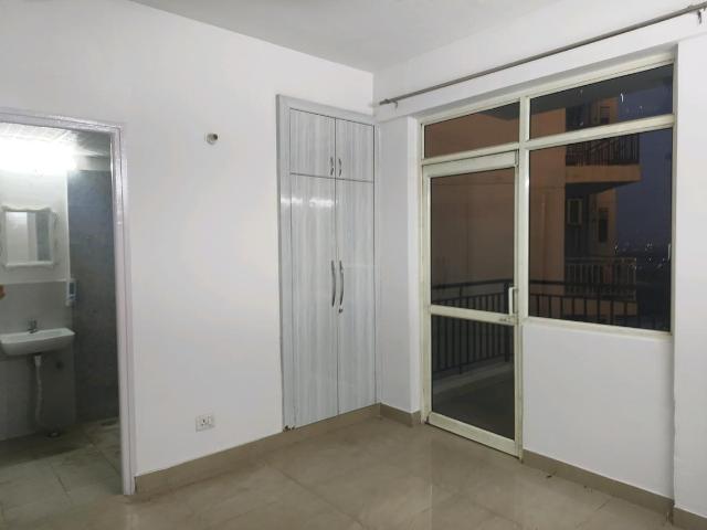 2 BHK Apartment in Sector 76 for rent Gurgaon. The reference number is 21021150