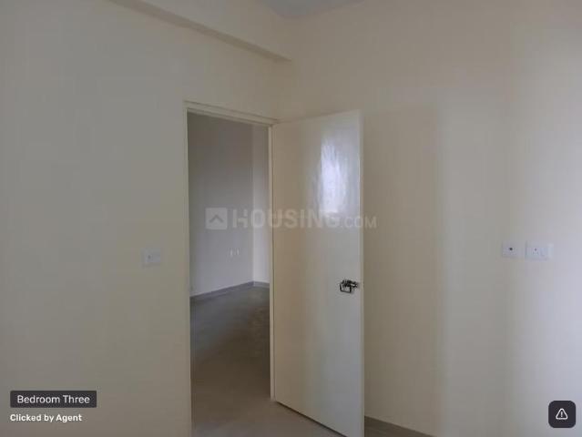 2 BHK Apartment in Sector 76 for rent Gurgaon. The reference number is 21038305