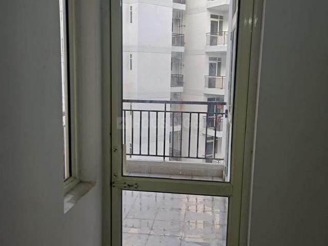 2 BHK Apartment in Sector 76 for rent Gurgaon. The reference number is 21043334