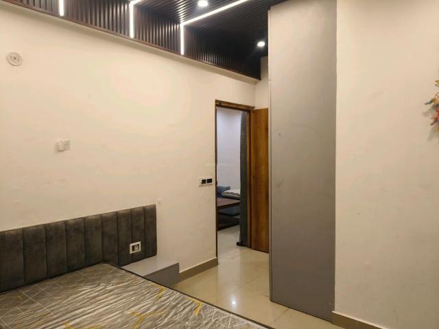 2 BHK Apartment in Sector 76 for rent Gurgaon. The reference number is 21075457