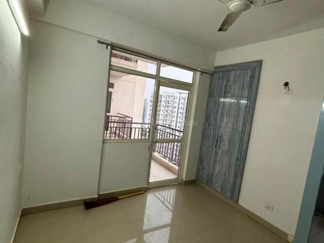 2 BHK Apartment in Sector 76 for rent Gurgaon. The reference number is 21205541