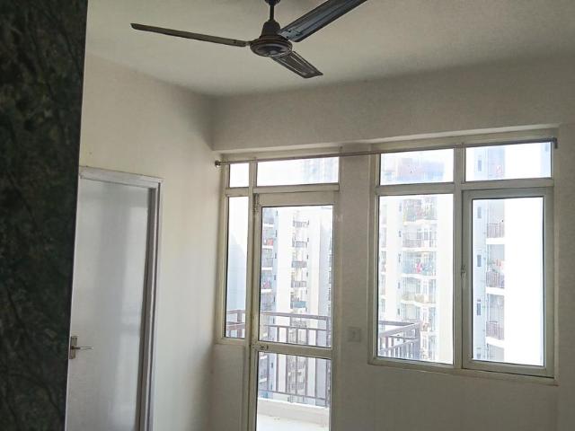 2 BHK Apartment in Sector 76 for rent Gurgaon. The reference number is 21300683
