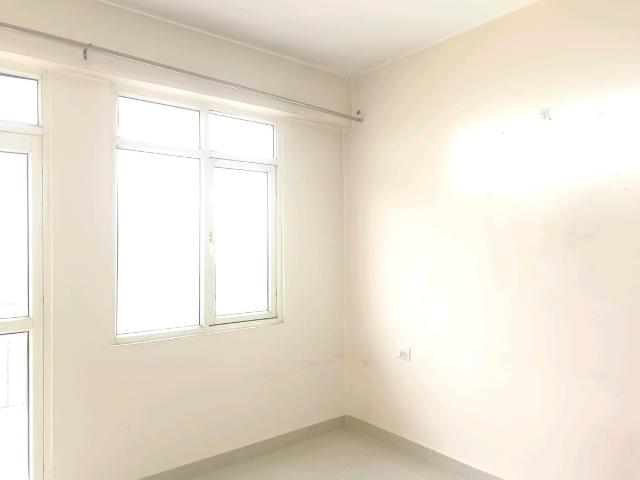 2 BHK Apartment in Sector 76 for resale Gurgaon. The reference number is 20580723