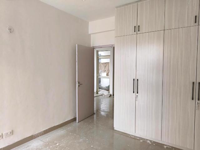 2 BHK Apartment in Sector 76 for resale Gurgaon. The reference number is 20846522