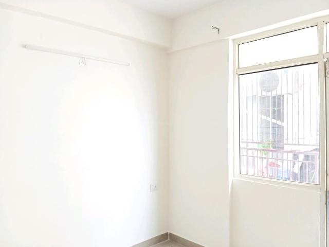 2 BHK Apartment in Sector 76 for resale Gurgaon. The reference number is 20869159