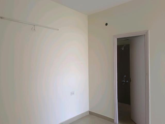 2 BHK Apartment in Sector 76 for resale Gurgaon. The reference number is 21021453