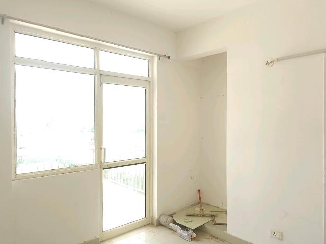 2 BHK Apartment in Sector 76 for resale Gurgaon. The reference number is 21021469