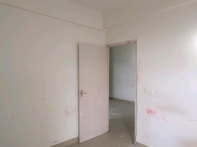 2 BHK Apartment in Sector 76 for resale Gurgaon. The reference number is 21021429