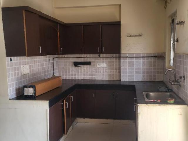2 BHK Apartment in Sector 77 for rent Noida. The reference number is 21138465