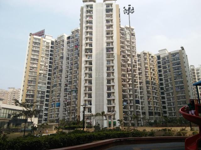2 BHK Apartment in Sector 77 for resale Noida. The reference number is 20884205