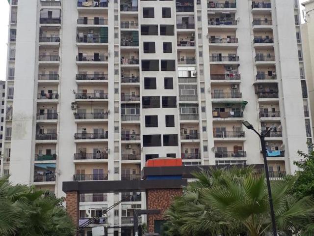 2 BHK Apartment in Sector 77 for resale Noida. The reference number is 20216186