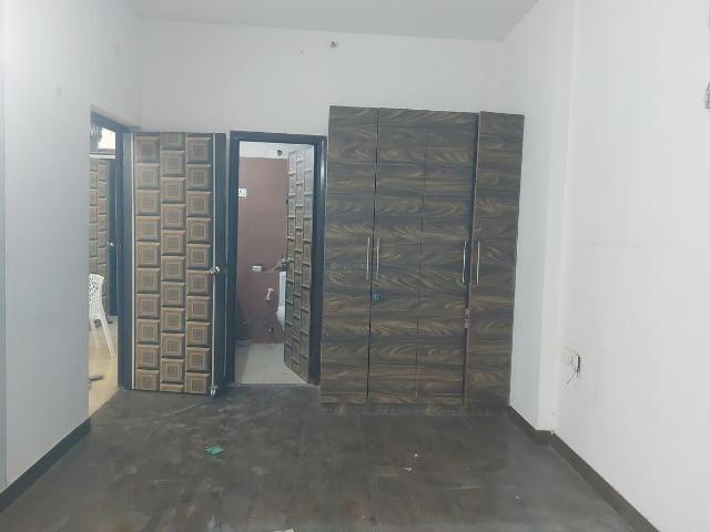 2 BHK Apartment in Sector 78 for rent Noida. The reference number is 20218370