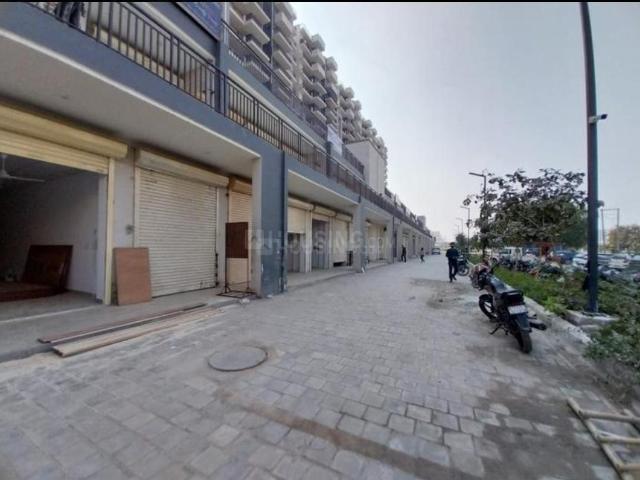2 BHK Apartment in Sector 78 for rent Faridabad. The reference number is 21181474