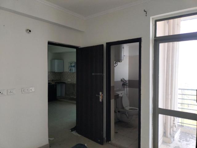 2 BHK Apartment in Sector 70 for rent Noida. The reference number is 20060833