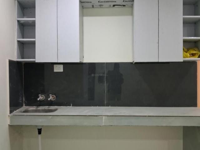 2 BHK Apartment in Sector 72 for rent Noida. The reference number is 19229327