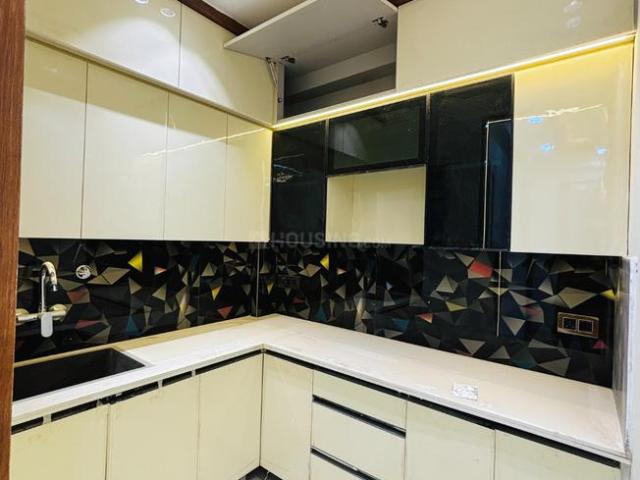 2 BHK Apartment in Sector 72 for resale Noida. The reference number is 21339165