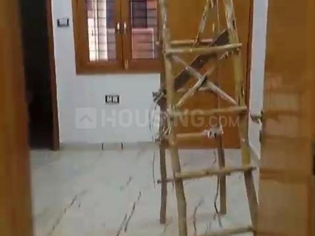 2 BHK Apartment in Sector 73 for rent Noida. The reference number is 20771774
