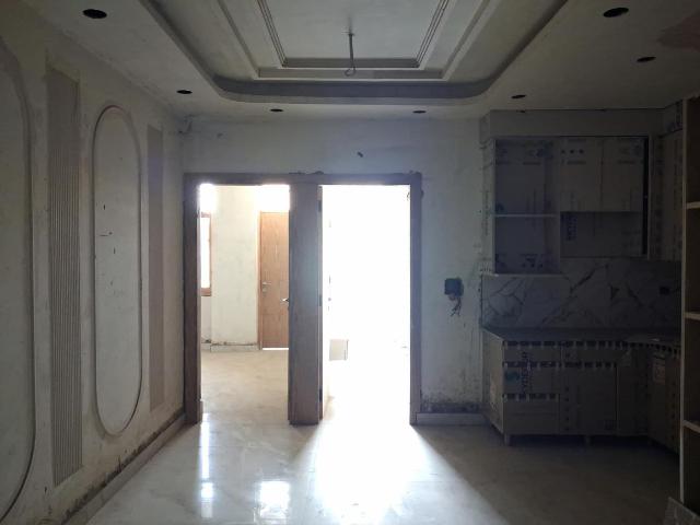 2 BHK Apartment in Sector 73 for resale Noida. The reference number is 18450296