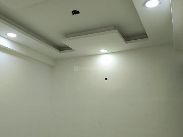 2 BHK Apartment in Sector 73 for resale Noida. The reference number is 19463272